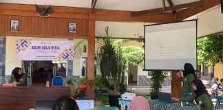 Mahasiswa UPN Veteran Jawa Timur Sosialisasikan Pemanfaatan Data Sebagai Upaya Pencegahan Stunting di Kecamatan Dau Kabupaten Malang Mahasiswa UPN Veteran Jawa Timur Sosialisasikan Pemanfaatan Data Sebagai Upaya Pencegahan Stunting di Kecamatan Dau Kabupaten Malang (foto : ist)