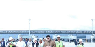 Pastikan Kesiapan Operasional Bandara Internasional Dhoho, Gubernur Khofifah Harap Bisa Bangun Keseimbangan Pertumbuhan Pembangunan Multi Sektor di Wilayah Kediri Raya Pastikan Kesiapan Operasional Bandara Internasional Dhoho, Gubernur Khofifah Harap Bisa Bangun Keseimbangan Pertumbuhan Pembangunan Multi Sektor di Wilayah Kediri Raya