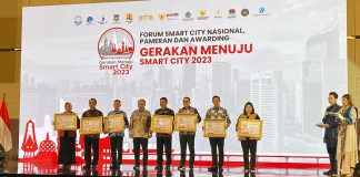 Surabaya Raih Penghargaan Smart Government dan Smart Environment dari Kemenkominfo RI Surabaya Raih Penghargaan Smart Government dan Smart Environment dari Kemenkominfo RI