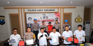 Polisi Berhasil Amankan Tersangka Pencurian Spesialis Pecah Kaca Mobil di Surabaya Polisi Berhasil Amankan Tersangka Pencurian Spesialis Pecah Kaca Mobil di Surabaya