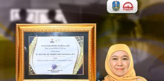Raih Penghargaan Kepala Daerah Peduli Penyiaran Lokal dari KPID Jatim, Gubernur Khofifah Tekankan Pentingnya Industri Penyiaran di Era Disrupsi Raih Penghargaan Kepala Daerah Peduli Penyiaran Lokal dari KPID Jatim, Gubernur Khofifah Tekankan Pentingnya Industri Penyiaran di Era Disrupsi