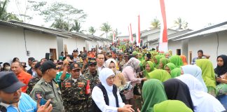 Resmikan 68 Huntara dan Jembatan Resapombo di Blitar, Gubernur Khofifah: Insya Allah Warga Hidup Tenang, Aman dan Nyaman Resmikan 68 Huntara dan Jembatan Resapombo di Blitar, Gubernur Khofifah: Insyaallah Warga Hidup Tenang, Aman dan Nyaman (foto : ist)