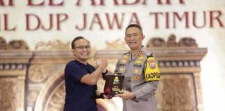 Kapolda Jatim Semangati Peserta Apel Akbar DJP Jatim I Kapolda Jatim Semangati Peserta Apel Akbar DJP Jatim I (foto : ist)