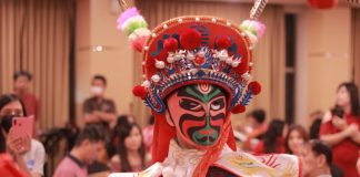 Sambut Tahun Baru Cina, Quest Hotel Darmo Surabaya Hadirkan Pertunjukan Bian Lian & Hidangan Khas Imlek Sambut Tahun Baru Cina, Quest Hotel Darmo Surabaya Hadirkan Pertunjukan Bian Lian & Hidangan Khas Imlek (foto : ist)