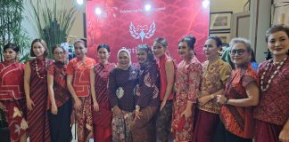 Batik Chic Tampilkan Koleksi Terbaru Dengan Berbagai Macam Gaya Untuk Menyambut Imlek dan HUT Ke 10 Batik Chic Tampilkan Koleksi Terbaru Dengan Berbagai Macam Gaya Untuk Menyambut Imlek dan HUT Ke 10 (foto : blitz)