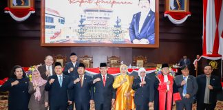 Mayjen TNI (Purn) Istu Hari Subagio Dilantik Sebagai Pimpinan DPRD Jatim, Gubernur Khofifah Ajak Jaga Soliditas dan Kekompakan antara Eksekutif dan Legislatif di Tahun Politik Mayjen TNI (Purn) Istu Hari Subagio Dilantik Sebagai Pimpinan DPRD Jatim, Gubernur Khofifah Ajak Jaga Soliditas dan Kekompakan antara Eksekutif dan Legislatif di Tahun Politik (foto : ist)