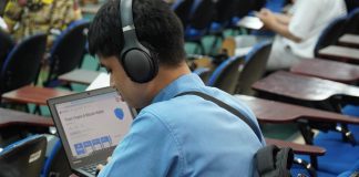 Bongkar Potensi Blockchain dan WEB3 di Masa Depan Bersama PCU Salah satu mahasiswa PCU saat melakukan praktik membuat simulasi real transaksi menggunakan Blockchain (foto : ist)