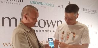 Midtown Hotels Indonesia Launching Website & Elite Membership, Biar Lebih Dekat Dengan Customer (ki-ka) Ronny Prasetya CEO (chief executive officer) Midtown Hotels Indonesia bersama Donny Manuarva selaku General Manager Corporate Midtown Hotels Indonesia menunjukkan aplikasi Website www.midtown.id (foto : ist)