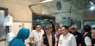 Ketua KPPU Lakukan Pemantauan Pasar di Surabaya Guna Antisipasi Gejolak Harga Bahan Pokok Jelang Ramadan Ketua KPPU Lakukan Pemantauan Pasar di Surabaya Guna Antisipasi Gejolak Harga Bahan Pokok Jelang Ramadan (foto : hsc)