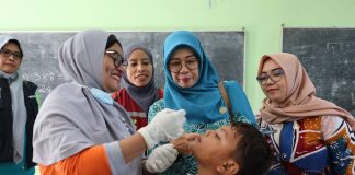 Capaian Sub PIN Putaran 2 Polio Jatim Tembus 105,93%, Pj. Gubernur Adhy : Terima Kasih Kesadaran para Orang Tua Peduli Imunisasi Anak Capaian Sub PIN Putaran 2 Polio Jatim Tembus 105,93%, Pj. Gubernur Adhy : Terima Kasih Kesadaran para Orang Tua Peduli Imunisasi Anak (foto : ist)