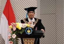 Perkuat Bidang Penelitian, ITS Kembali Kukuhkan 8 Profesor Baru Rektor ITS Prof Dr Ir Mochamad Ashari MEng saat menyampaikan sambutannya dalam acara Pengukuhan Profesor dalam Sidang Terbuka Dewan Profesor ITS (foto : ist)