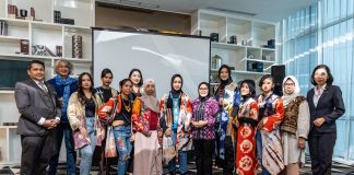 Hotel Ciputra World Surabaya Menampilkan Hasil Karya Anak Disabilitas di Hari Perempuan Internasional Hotel Ciputra World Surabaya Menampilkan Hasil Karya Anak Disabilitas di Hari Perempuan Internasional (foto : ist)