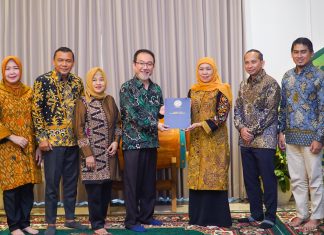 Resmikan IKA Unair Chapter Australia, Khofifah Tingkatkan Sinergi dan Kolaborasi Antara Alumni dengan Almamater Unair