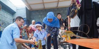 Khofifah Isi Libur Lebaran dengan Momong Cucu ke Jatim Park 2 Batu, Kenalkan Satwa Sembari Nikmati Kuliner Legendaris Khofifah Isi Libur Lebaran dengan Momong Cucu ke Jatim Park 2 Batu, Kenalkan Satwa Sembari Nikmati Kuliner Legendaris