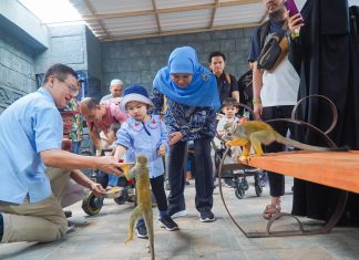 Khofifah Isi Libur Lebaran dengan Momong Cucu ke Jatim Park 2 Batu, Kenalkan Satwa Sembari Nikmati Kuliner Legendaris Khofifah Isi Libur Lebaran dengan Momong Cucu ke Jatim Park 2 Batu, Kenalkan Satwa Sembari Nikmati Kuliner Legendaris
