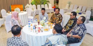 Tokoh Lintas Elemen Datang Halal Bi Halal ke Jemursari, Khofifah Ajak Kembali Jadi Pribadi yang Fitri Tokoh Lintas Elemen Datang Halal Bi Halal ke Jemursari, Khofifah Ajak Kembali Jadi Pribadi yang Fitri