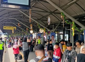Volume Penumpang Masih Tinggi, KAI Daop 8 Surabaya Perpanjang KA Tambahan hingga 30 April Volume Penumpang Masih Tinggi, KAI Daop 8 Surabaya Perpanjang KA Tambahan hingga 30 April