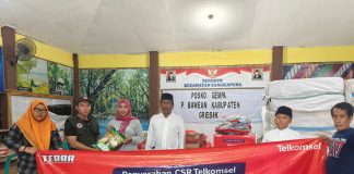 Telkomsel Salurkan Bantuan CSR Kepada Masyarakat Terdampak Gempa Bawean Telkomsel Salurkan Bantuan CSR Kepada Masyarakat Terdampak Gempa Bawean