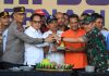 May Day 2024 di Jatim, Pj. Gubernur Adhy Potong Tumpeng Bersama Ribuan Buruh May Day 2024 di Jatim, Pj. Gubernur Adhy Potong Tumpeng dengan Puluhan Ribu Buruh