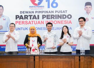 Khofifah-Emil Resmi Terima Surat Dukungan dari Partai Perindo untuk Pilgub Jatim 2024 Khofifah-Emil Resmi Terima Surat Dukungan dari Partai Perindo untuk Pilgub Jatim 2024 (foto : ist)