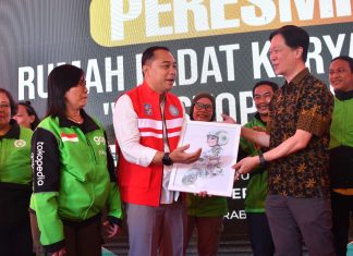 Pemerintah Kota Surabaya kolaborasi dengan Gojek dan Pertamina, Dukung Pertumbuhan Ekonomi Lewat Bengkel Pitstop Manyar Pemerintah Kota Surabaya kolaborasi dengan Gojek dan Pertamina, Dukung Pertumbuhan Ekonomi Lewat Bengkel Pitstop Manyar (foto : ist)