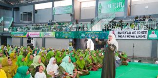 Jelang Keberangkatan Haji, Khofifah Ajak CJH Jatim Doakan Perdamaian Dunia saat Wukuf di Arofah Jelang Keberangkatan Haji, Khofifah Ajak CJH Jatim Doakan Perdamaian Dunia saat Wukuf di Arofah (foto : ist)