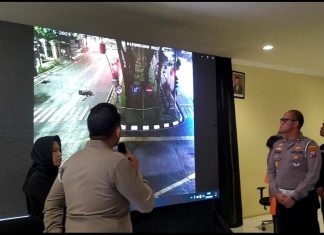 Polrestabes Surabaya Berhasil Tangkap Pelaku Tabrak Lari Di Simpang Empat Diponegoro Surabaya Polrestabes Surabaya Berhasil Tangkap Pelaku Tabrak Lari Di Simpang Empat Diponegoro Surabaya (foto : ist)