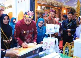 Tutup Puncak Peringatan BBGRM XXI dan HKG-PKK ke-52, Pj. Gubernur Adhy Ajak Integrasikan ‘IKI’ Dalam Semangat Gotong Royong Tutup Puncak Peringatan BBGRM XXI dan HKG-PKK ke-52, Pj. Gubernur Adhy Ajak Integrasikan ‘IKI’ Dalam Semangat Gotong Royong (foto : ist)