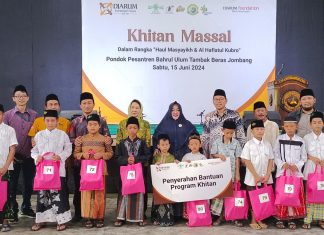 Antusias ! 100 Anak Mendapatkan Layanan Khitan Gratis di Ponpes Bahrul Ulum Tambak Beras Jombang Antusias ! 100 Anak Mendapatkan Layanan Khitan Gratis di Ponpes Bahrul Ulum Tambak Beras Jombang (foto : ybsi)