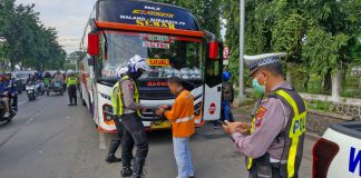 Gandeng Pihak Berwajib, Otoritas Purabaya Siapkan Sanksi Tilang PO Bus Nakal Gandeng Pihak Berwajib, Otoritas Purabaya Siapkan Sanksi Tilang PO Bus Nakal (foto : ist)