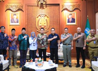 Pj. Gubernur Adhy Dukung Kerja Profesional Hingga Pesankan Netralitas Kepada KPU Jatim Pj. Gubernur Adhy Dukung Kerja Profesional Hingga Pesankan Netralitas Kepada KPU Jatim (foto : ist)