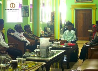Keraton Kasunanan Surakarta Hadiningrat Silaturahmi dan Mohon Petunjuk kepada Musyid Thoriqoh Shiddiqiyah