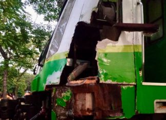 PT KAI Daop 8 Surabaya Mohon Maaf Perjalanan KA Terganggu, Imbas Rangkaian Ka Commuterline Sindro Tertemper Truk