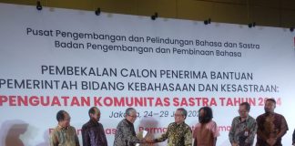 50 Tahun Berkarya, Dosen PPG Unusa Terima Penghargaan Bidang Kebahasaan dan Kesusastraan 2024