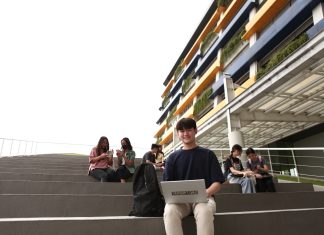 Quacquarelli Symonds – World University Rankings 2025 Menobatkan PCU Menjadi PTS No.1 di Jawa Timur Ilustrasi keseruan mahasiswa saat belajar di PCU (foto : ist)