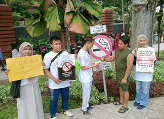 Hari Tanpa Tembakau Sedunia 2024 : FKM Unair Gelar Aksi Simpati, Rokok Diganti Minuman Kesehatan