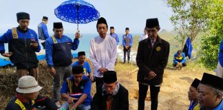 Peletakan Batu Pertama Pembangunan Gazebo oleh Pesantren Jatidiri Bangsa di Tepi Pantai Kijingan Peletakan Batu Pertama Pembangunan Gazebo oleh Pesantren Jatidiri Bangsa di Tepi Pantai Kijingan (foto : rhd)