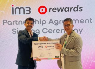 IM3 Gandeng AirAsia Rewards Hadirkan Kemudahan Komunikasi Bagi Traveler Mancanegara Penandatanganan MoU dilakukan oleh Ritesh Kumar Singh, Director and Chief Commercial Officer Indosat Ooredoo Hutchison, dan Country Head AirAsia rewards Indonesia, Arifin Prasetyo yang berlangsung di Kantor Pusat Indosat, Jakarta Pusat (foto : ist)