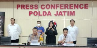 Proyek Apartemen Eastcovia Rugikan Korban Rp 8 Miliar, Satu Pelaku Berhasil Dibekuk Polda Jatim Konferensi Pers Polda Jatim terkait kasus dugaan tindak pidana penipuan dan penggelapan apartemen (foto : ist)