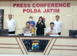 Proyek Apartemen Eastcovia Rugikan Korban Rp 8 Miliar, Satu Pelaku Berhasil Dibekuk Polda Jatim Konferensi Pers Polda Jatim terkait kasus dugaan tindak pidana penipuan dan penggelapan apartemen (foto : ist)
