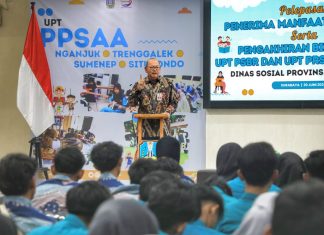 Pj. Sekdaprov Bobby Ajak 310 Anak dan Remaja Binaan Dinsos Jatim Tumbuhkan Kreativitas Pj. Sekdaprov Bobby Ajak 310 Anak dan Remaja Binaan Dinsos Jatim Tumbuhkan Kreativitas (foto : ist)