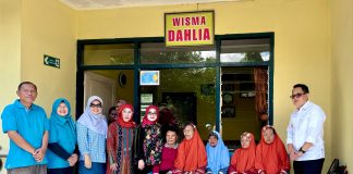 Kunjungi UPT. Pelayanan Sosial Tresna Werdha di Tulungagung, Pj. Gubernur Jatim Sapa Hangat Antusiasme Lansia Kunjungi UPT. Pelayanan Sosial Tresna Werdha di Tulungagung, Pj. Gubernur Jatim Sapa Hangat Antusiasme Lansia (foto : ist)