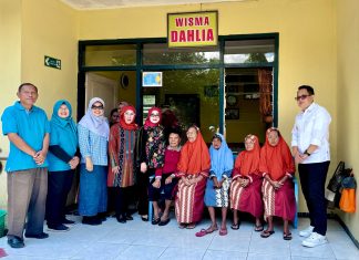 Kunjungi UPT. Pelayanan Sosial Tresna Werdha di Tulungagung, Pj. Gubernur Jatim Sapa Hangat Antusiasme Lansia Kunjungi UPT. Pelayanan Sosial Tresna Werdha di Tulungagung, Pj. Gubernur Jatim Sapa Hangat Antusiasme Lansia (foto : ist)