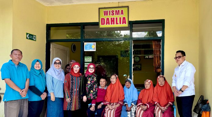 Kunjungi UPT. Pelayanan Sosial Tresna Werdha di Tulungagung, Pj. Gubernur Jatim Sapa Hangat Antusiasme Lansia Kunjungi UPT. Pelayanan Sosial Tresna Werdha di Tulungagung, Pj. Gubernur Jatim Sapa Hangat Antusiasme Lansia (foto : ist)