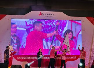 Serah Terima Pataka LAFKI: Sumut ke Jabar, Tuan Rumah PIFKI 2025 Serah Terima Pataka LAFKI: Sumut ke Jabar, Tuan Rumah PIFKI 2025 (foto : ist)