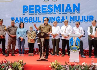 Tepati Janji pada Warga Lumajang, Pj. Gubernur Jatim Resmikan Tanggul Sungai Mujur dan Jembatan Kloposawit Tepati Janji pada Warga Lumajang, Pj. Gubernur Jatim Resmikan Tanggul Sungai Mujur dan Jembatan Kloposawit (foto : ist)