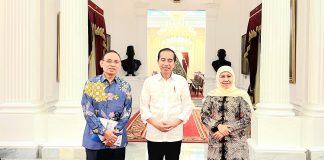 Bertemu Presiden Jokowi, Khofifah dan Rektor Unair Serahkan Konsep untuk Indonesia Maju 2034 Bertemu Presiden Jokowi, Khofifah dan Rektor Unair Serahkan Konsep untuk Indonesia Maju 2034 (foto : ist)