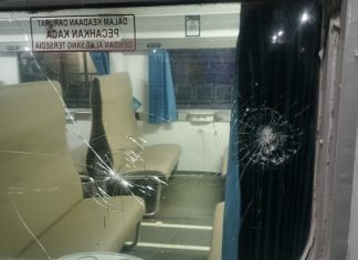 KAI Daop 8 Surabaya Sesalkan Aksi Vandalisme Terhadap Sarana KA oleh Oknum Tidak Bertanggung Jawab KAI Daop 8 Surabaya Sesalkan Aksi Vandalisme Terhadap Sarana KA oleh Oknum Tidak Bertanggung Jawab (foto : ist)