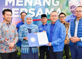 PAN Resmi Serahkan SK Rekom Pilgub Jatim 2024 untuk Khofifah-Emil, Khofifah: Alhamdulillah Dukungan Parpol Semakin Solid PAN Resmi Serahkan SK Rekom Pilgub Jatim 2024 untuk Khofifah-Emil, Khofifah: Alhamdulillah Dukungan Parpol Semakin Solid (foto : ist)