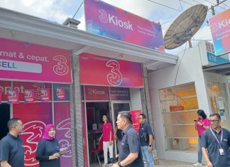 Indosat Ooredoo Hutchison Perkuat Jaringan Tri dan 3Kiosk di Madura Indosat Ooredoo Hutchison Perkuat Jaringan Tri dan 3Kiosk di Madura (foto : hsc)